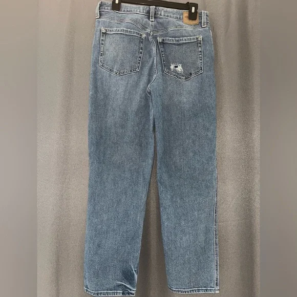 Hollister Ultra High-Rise Mom Jeans - Picture 4 of 9